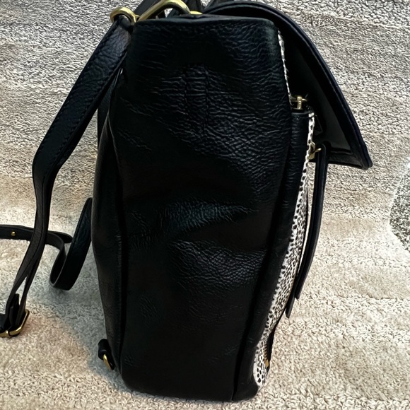 ❤️ Fossil Amelia White Cheetah Black Leather Backpack Shoulder Bag ZB7856504 FS - Picture 11 of 14